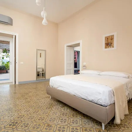 De Vivo Realty - Art N 3 * Meta
