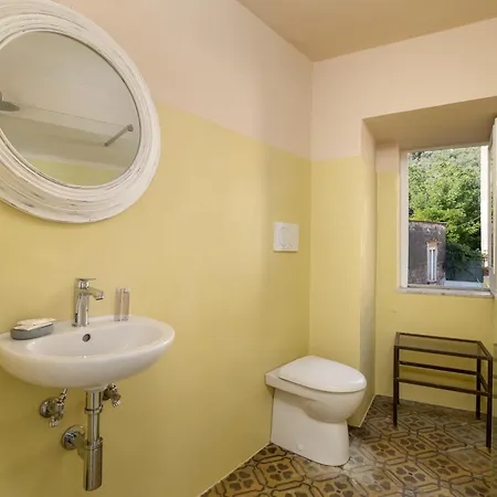 De Vivo Realty - Art N 3 * Meta